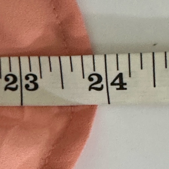 Forever 21 sz med in a peach shade with black accents. A touch of a vintage look - Picture 5 of 12